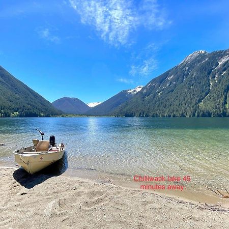 Private 2 Bedrooms Suite Near Hwy 1, Cultus Lake, Heritage Park, Fishing, Coliseum Chilliwack Extérieur photo