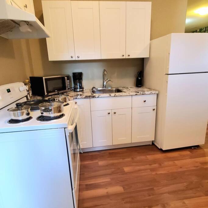 Private 2 Bedrooms Suite Near Hwy 1, Cultus Lake, Heritage Park, Fishing, Coliseum Chilliwack Extérieur photo
