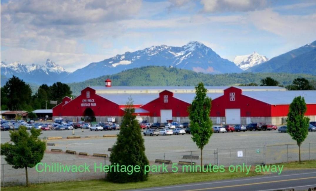 Private 2 Bedrooms Suite Near Hwy 1, Cultus Lake, Heritage Park, Fishing, Coliseum Chilliwack Chambre photo