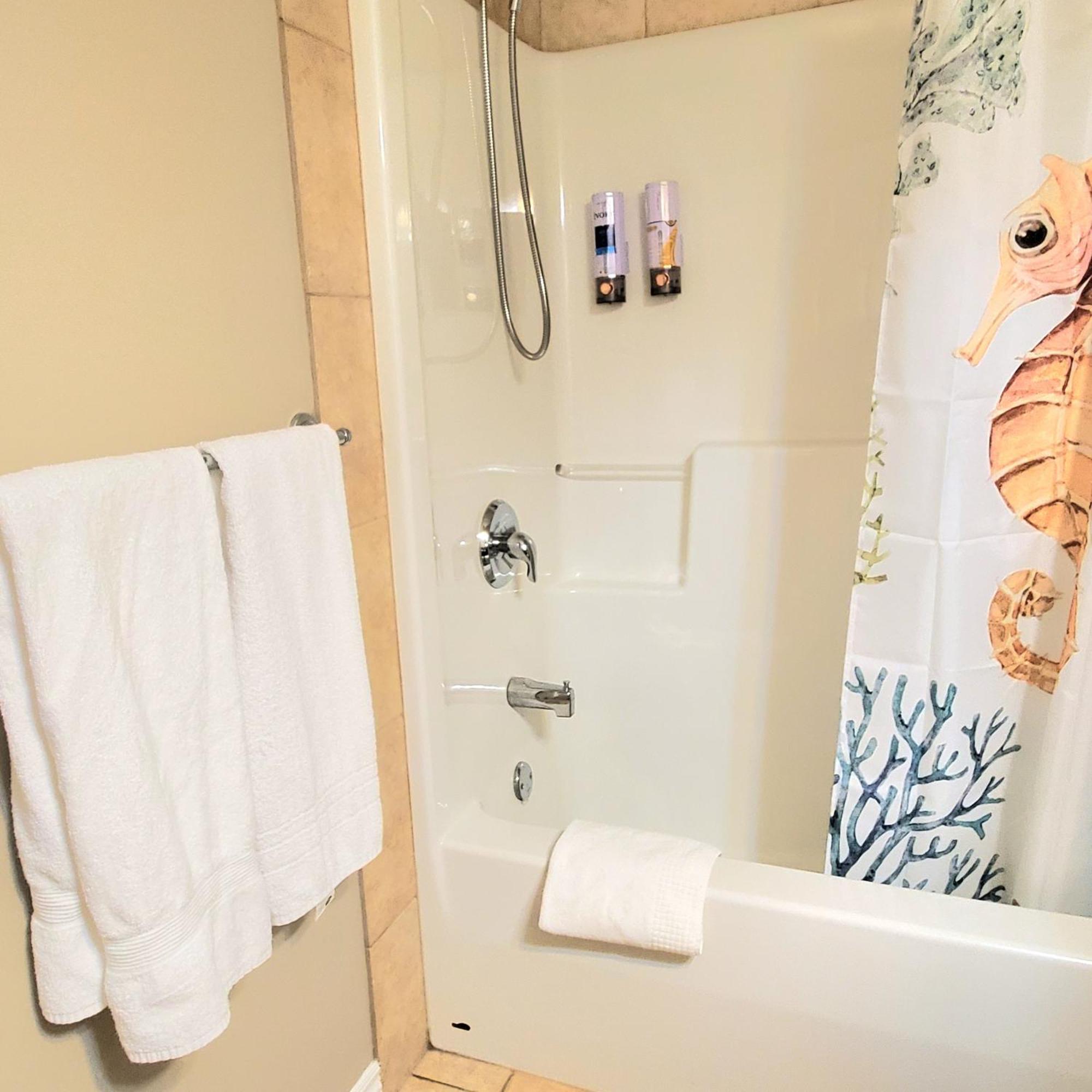 Private 2 Bedrooms Suite Near Hwy 1, Cultus Lake, Heritage Park, Fishing, Coliseum Chilliwack Chambre photo