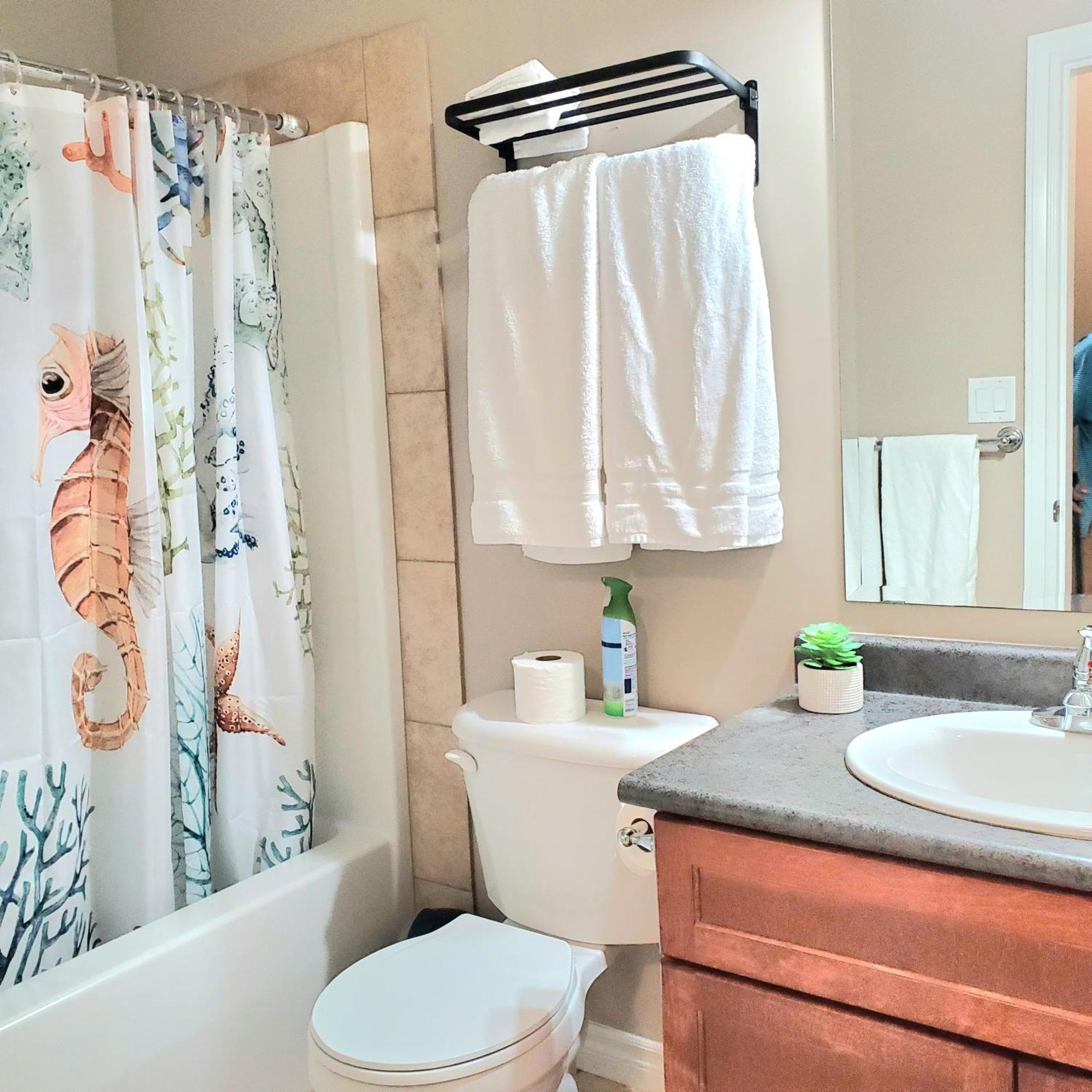 Private 2 Bedrooms Suite Near Hwy 1, Cultus Lake, Heritage Park, Fishing, Coliseum Chilliwack Extérieur photo